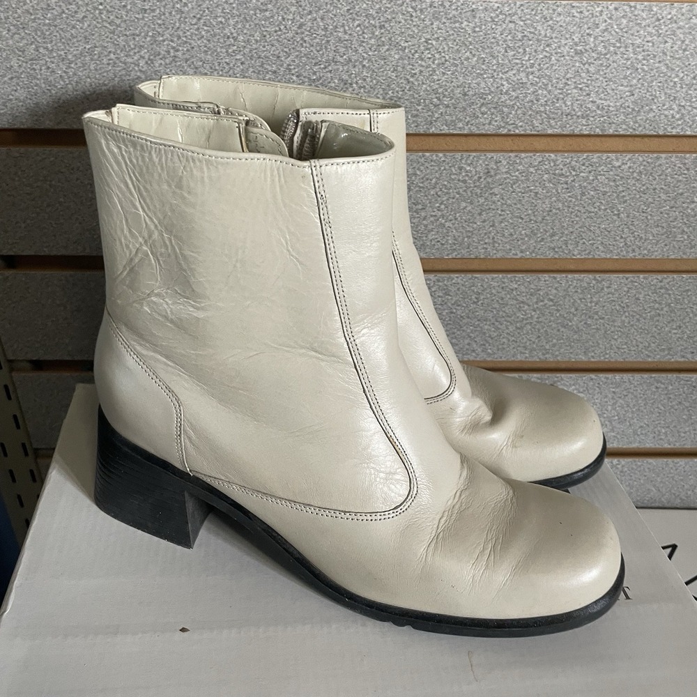 AJ Valenci Women's Sz 8.5 M Ankle Boots White Side Zip Low Block‎ Heel Round Toe